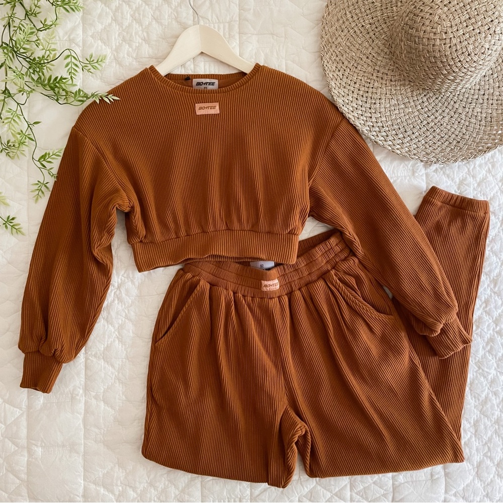 Bo+Tee Ribbed Cropped Top - Picture 2 of 3